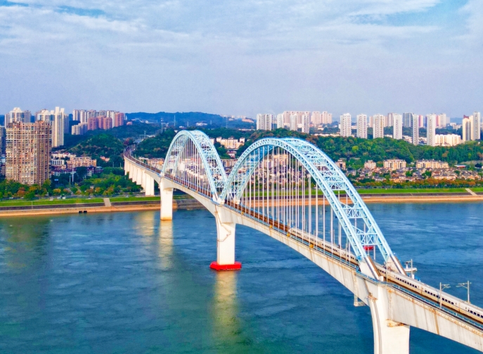 向光而行，花開(kāi)滿途